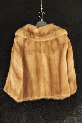 Lot 690 - A VINTAGE MINK FUR SHORT JACKET