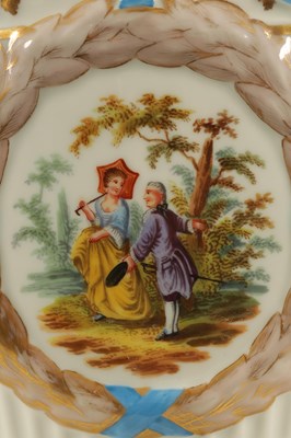 Lot 62 - A LATE 19TH CENTURY DRESDEN LARGE VASE AND COVER IN THE MANNER OF AUGUSTUS REX
