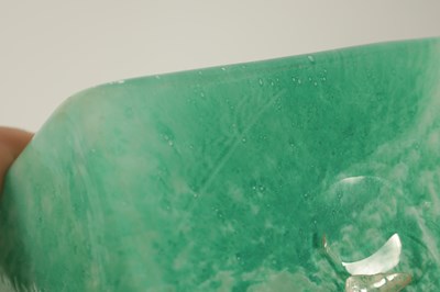 Lot 3 - A SIGNED 20TH CENTURY GREEN MARBLED GLASS VASE