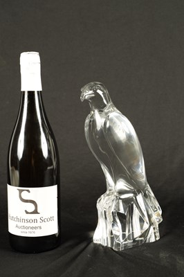 Lot 23 - A 20TH CENTURY BACCARAT CLEAR GLASS SCULPTURE FORMED AS A FALCON