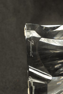 Lot 23 - A 20TH CENTURY BACCARAT CLEAR GLASS SCULPTURE FORMED AS A FALCON
