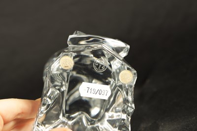 Lot 23 - A 20TH CENTURY BACCARAT CLEAR GLASS SCULPTURE FORMED AS A FALCON