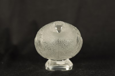 Lot 22 - A LALIQUE FRANCE FROSTED GLASS BIRD SCULPTURE