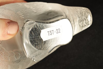 Lot 22 - A LALIQUE FRANCE FROSTED GLASS BIRD SCULPTURE