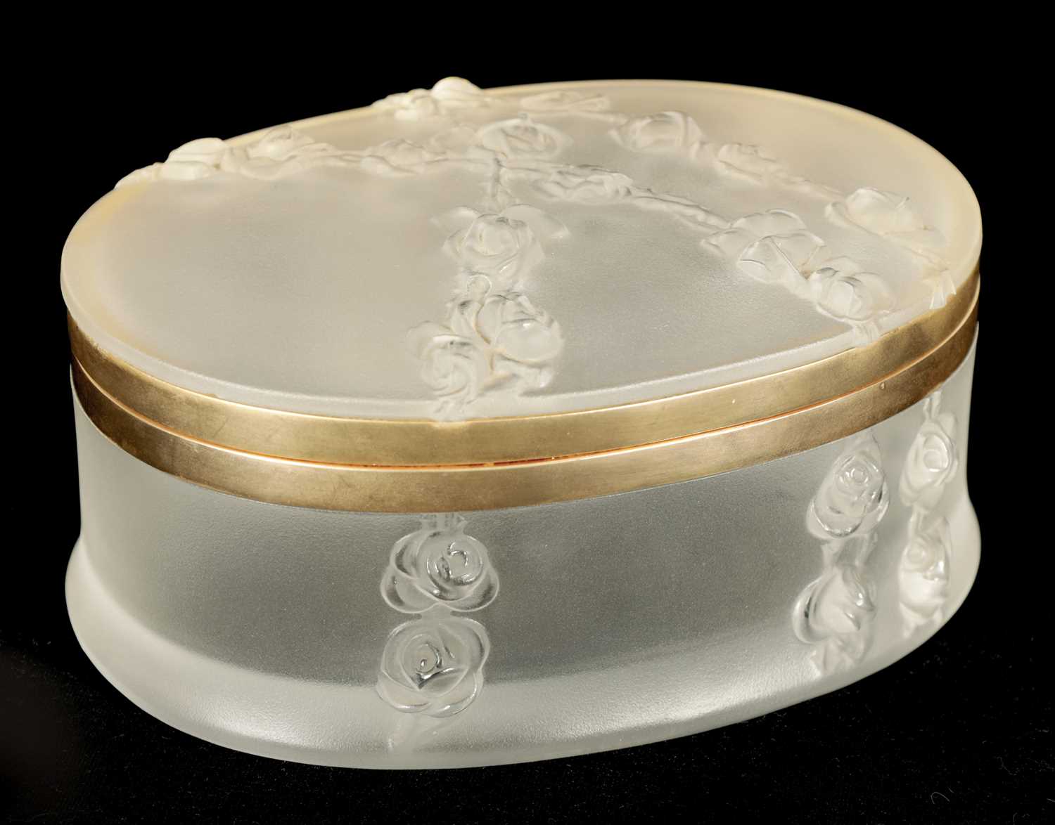 Lot 29 - LALIQUE, FRANCE. A 20TH CENTURY COPPELIA OVAL FROSTED GLASS DRESSING TABLE BOX