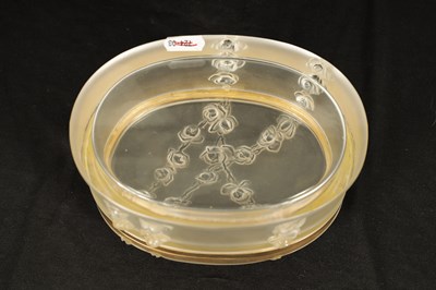 Lot 29 - LALIQUE, FRANCE. A 20TH CENTURY COPPELIA OVAL FROSTED GLASS DRESSING TABLE BOX