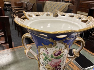 Lot 38 - A 19TH CENTURY RIDGEWAY TYPE TWO-HANDLED FLARED VASE AND COVER