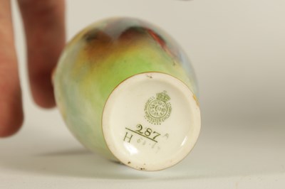 Lot 72 - AN EARLY 20TH CENTURY MINIATURE ROYAL WORCESTER DOUBLE HANDLED BALUSTER VASE