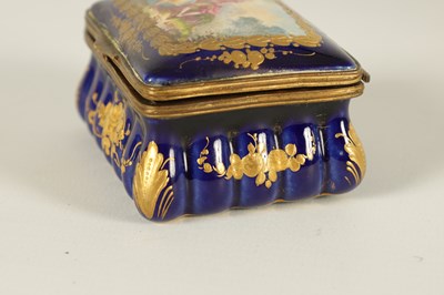 Lot 88 - AN 18TH CENTURY SEVRES STYLE PORCELAIN BOX