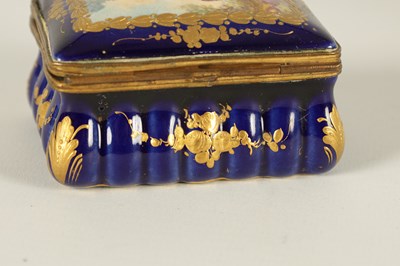 Lot 88 - AN 18TH CENTURY SEVRES STYLE PORCELAIN BOX