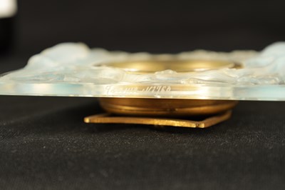 Lot 24 - A FRENCH RENE LALIQUE ‘INSEPARABLES’ OPALESCENT MOULDED GLASS STRUT CLOCK MODEL NO. 760