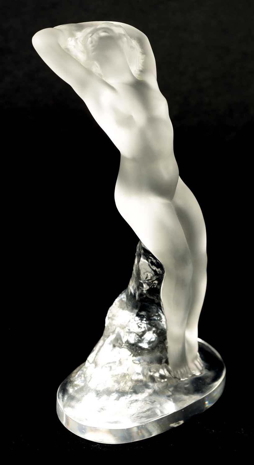 Lot 21 - A FRENCH RENE LALIQUE 'DANSEUSE BRAS LEVES' FROSTED GLASS FIGURINE