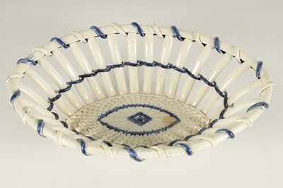Lot 80 - AN 18TH CENTURY PEARLWARE BLUE AND WHITE OVAL LATTICEWORK BASKET
