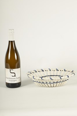 Lot 80 - AN 18TH CENTURY PEARLWARE BLUE AND WHITE OVAL LATTICEWORK BASKET