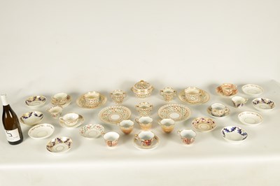 Lot 87 - A GROUPED COLLECTION OF VARIOUS LATE 18TH AND EARLY 19TH CENTURY DERBY CUPS, SAUCERS AND OTHER TABLEWARES