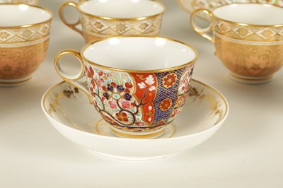 Lot 87 - A GROUPED COLLECTION OF VARIOUS LATE 18TH AND EARLY 19TH CENTURY DERBY CUPS, SAUCERS AND OTHER TABLEWARES