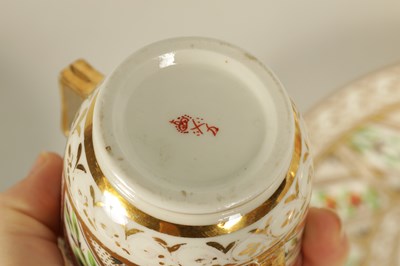 Lot 87 - A GROUPED COLLECTION OF VARIOUS LATE 18TH AND EARLY 19TH CENTURY DERBY CUPS, SAUCERS AND OTHER TABLEWARES