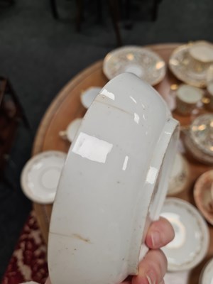 Lot 87 - A GROUPED COLLECTION OF VARIOUS LATE 18TH AND EARLY 19TH CENTURY DERBY CUPS, SAUCERS AND OTHER TABLEWARES