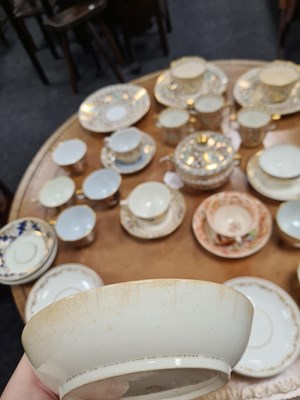 Lot 87 - A GROUPED COLLECTION OF VARIOUS LATE 18TH AND EARLY 19TH CENTURY DERBY CUPS, SAUCERS AND OTHER TABLEWARES