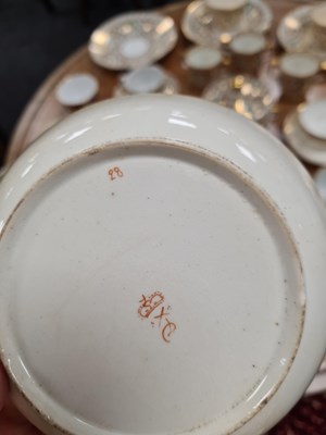 Lot 87 - A GROUPED COLLECTION OF VARIOUS LATE 18TH AND EARLY 19TH CENTURY DERBY CUPS, SAUCERS AND OTHER TABLEWARES