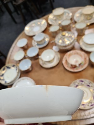Lot 87 - A GROUPED COLLECTION OF VARIOUS LATE 18TH AND EARLY 19TH CENTURY DERBY CUPS, SAUCERS AND OTHER TABLEWARES