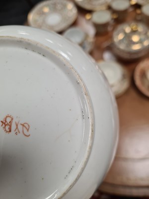 Lot 87 - A GROUPED COLLECTION OF VARIOUS LATE 18TH AND EARLY 19TH CENTURY DERBY CUPS, SAUCERS AND OTHER TABLEWARES