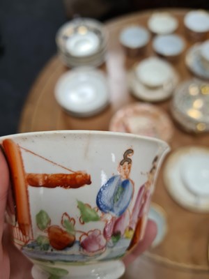 Lot 87 - A GROUPED COLLECTION OF VARIOUS LATE 18TH AND EARLY 19TH CENTURY DERBY CUPS, SAUCERS AND OTHER TABLEWARES