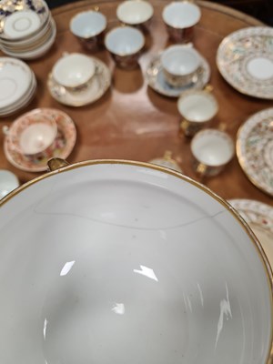 Lot 87 - A GROUPED COLLECTION OF VARIOUS LATE 18TH AND EARLY 19TH CENTURY DERBY CUPS, SAUCERS AND OTHER TABLEWARES