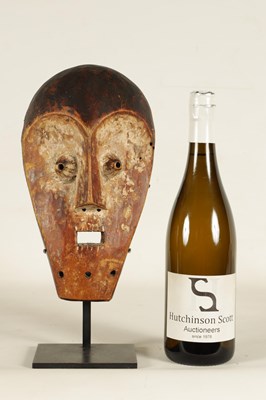 Lot 583 - AN ANTIQUE CARVED AFRICAN MASK