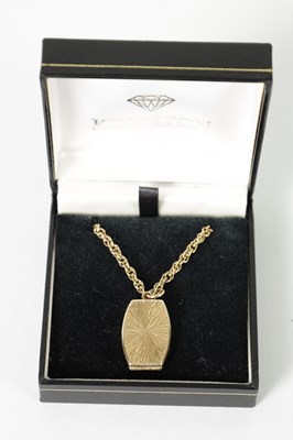 Lot 391 - A 9CT YELLOW GOLD LOCKET NECKLACE