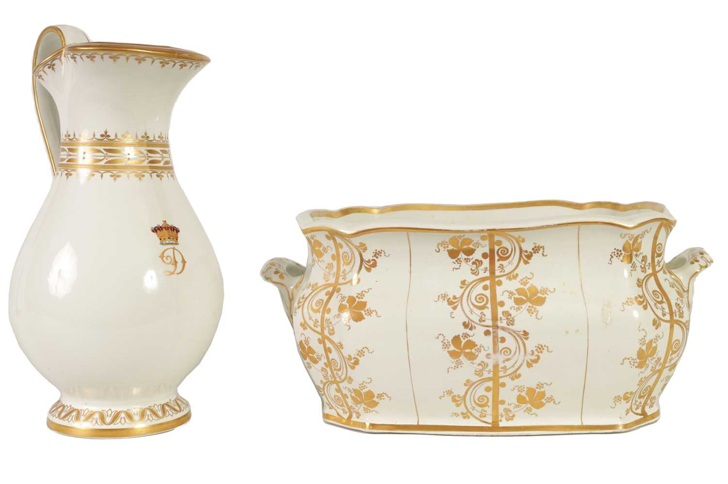 Lot 84 - A 19TH CENTURY STAFFORDSHIRE IMPERIAL STONE CHINA FOOT BATH & A GRAINGER WORCESTER TOILET JUG