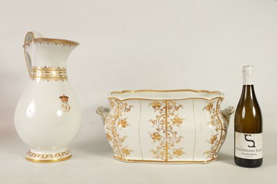 Lot 84 - A 19TH CENTURY STAFFORDSHIRE IMPERIAL STONE CHINA FOOT BATH & A GRAINGER WORCESTER TOILET JUG