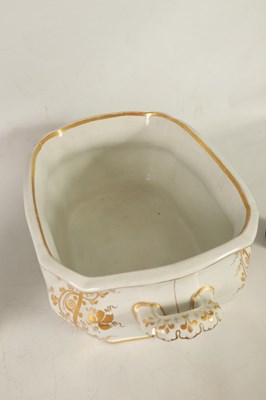Lot 84 - A 19TH CENTURY STAFFORDSHIRE IMPERIAL STONE CHINA FOOT BATH & A GRAINGER WORCESTER TOILET JUG