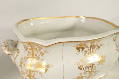 Lot 84 - A 19TH CENTURY STAFFORDSHIRE IMPERIAL STONE CHINA FOOT BATH & A GRAINGER WORCESTER TOILET JUG