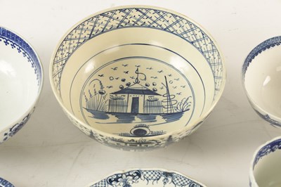 Lot 40 - A SELECTION OF 18TH CENTURY ENGLISH PORCELAIN