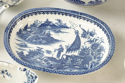 Lot 40 - A SELECTION OF 18TH CENTURY ENGLISH PORCELAIN