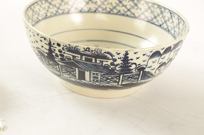 Lot 40 - A SELECTION OF 18TH CENTURY ENGLISH PORCELAIN
