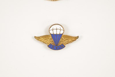 Lot 821 - A RARE WW2 GOLD CATERPILLAR CLUB BADGE WITH RUBY EYES AWARDED TO SERGEANT S.J. HARDING