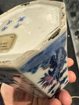 Lot 545 - A CHINESE QING DYNASTY BLUE AND WHITE OCTAGONAL SHAPED BRUSH POT