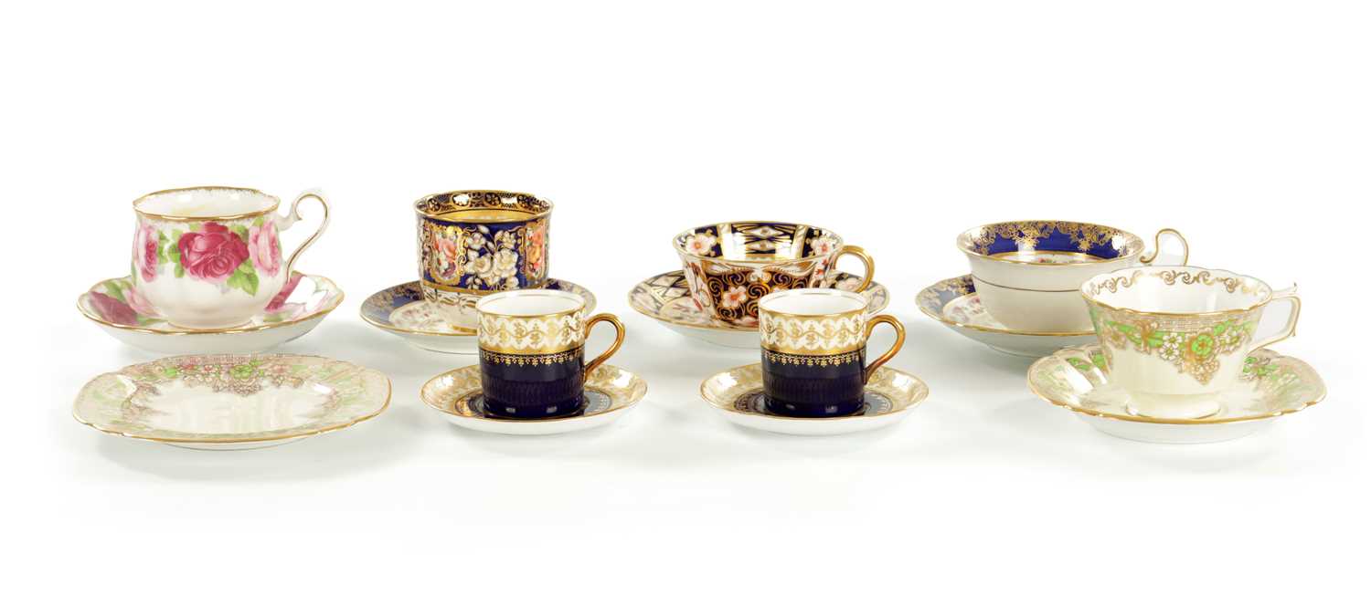 Lot 60 - A VARIOUS SELECTION OF ENGLISH PORCELAIN