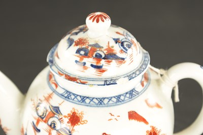 Lot 397 - A LATE 18TH CENTURY LOWESTOFT TEAPOT