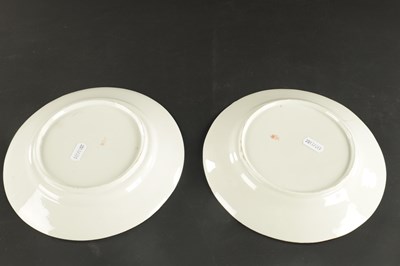 Lot 69 - A PAIR OF DERBY PORCELIAN PLATES PAINTED WITH SPRAYS OF FLOWERS CIRCA 1810