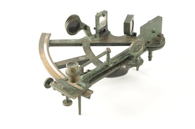 Lot 1777 - AN EARLY 19TH CENTURY BRASS SEXTANT