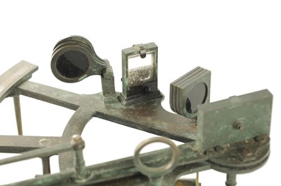 Lot 1777 - AN EARLY 19TH CENTURY BRASS SEXTANT