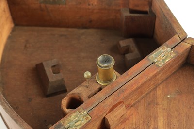 Lot 1777 - AN EARLY 19TH CENTURY BRASS SEXTANT