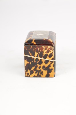 Lot 1072 - A SMALL 19TH CENTURY TORTOISESHELL AND MOTHER OF PEARL INLAID PERFUME BOX