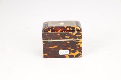 Lot 1072 - A SMALL 19TH CENTURY TORTOISESHELL AND MOTHER OF PEARL INLAID PERFUME BOX