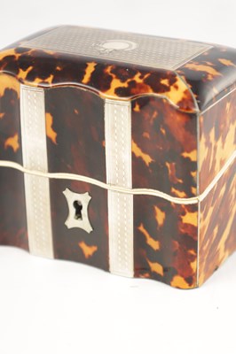 Lot 1072 - A SMALL 19TH CENTURY TORTOISESHELL AND MOTHER OF PEARL INLAID PERFUME BOX