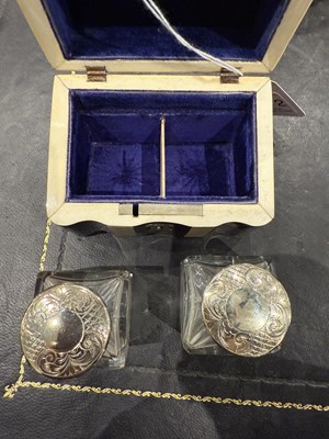 Lot 1072 - A SMALL 19TH CENTURY TORTOISESHELL AND MOTHER OF PEARL INLAID PERFUME BOX