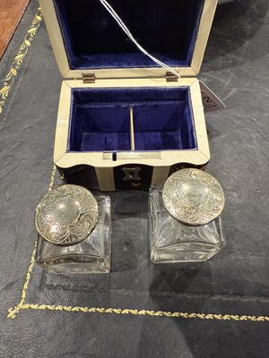 Lot 1072 - A SMALL 19TH CENTURY TORTOISESHELL AND MOTHER OF PEARL INLAID PERFUME BOX